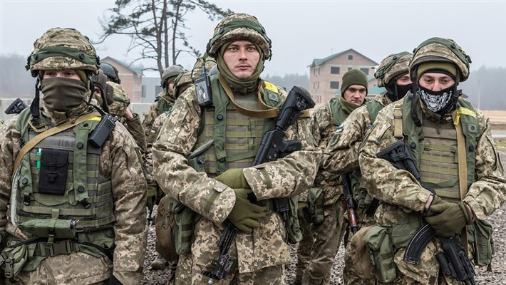 Trước đó nhà khoa học chính trị Rostislav Ishchenko nói rằng Ukraine sẽ không thể hiện thực hóa "kịch bản Karabakh" khi cố gắng trao trả Crimea và Donbass. Theo ông, nhiều người theo chủ nghĩa dân tộc Ukraine đã tìm thấy nguồn cảm hứng trong cuộc khủng hoảng ở Armenia và Azerbaijan.
