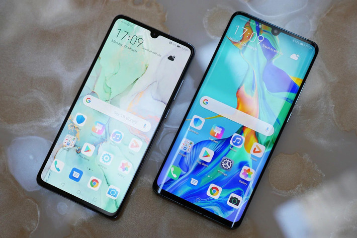 Và giữa cơn bão đến từ phía Mỹ, Huawei thậm chí cũng không yên thân với vẫn không được yên thân với tình hình trong nước.