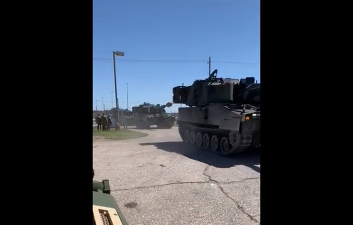 Những cỗ pháo Paladin M109A7 sử dụng khung gầm của xe chiến đấu bộ binh Bradley, nhưng được trang bị động cơ diesel tăng áp 675 mã lực, thay vì động cơ 440 mã lực tiêu chuẩn trước đây. Việc trang bị động cơ mới mạnh mẽ hơn sẽ giúp tăng cường động cơ của pháo trong cả huấn luyện lẫn chiến đấu.