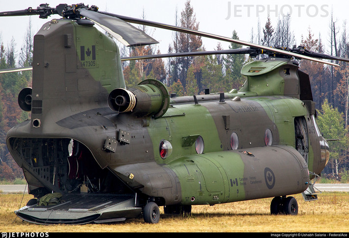 CH-47F có thể hoạt động xa hơn so với phiên bản cũ và có thể hoạt động trong mọi điều kiện thời tiết.