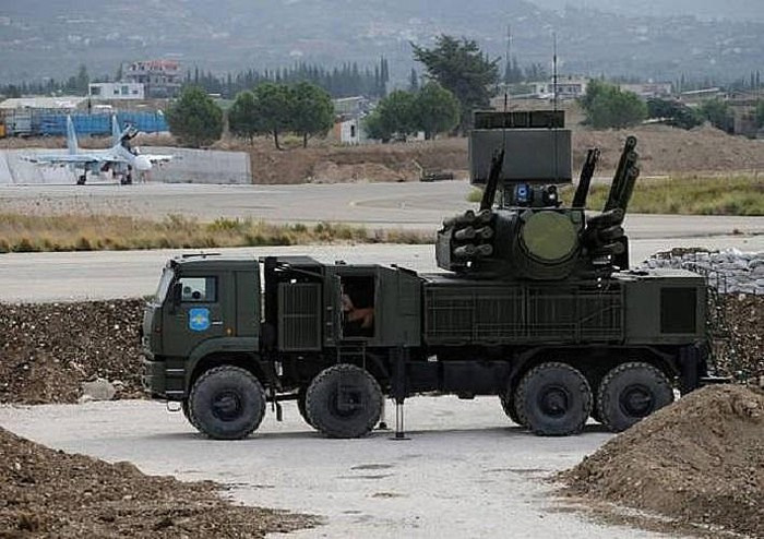 Theo thống kê, các tổ hợp Pantsir-S1 trong vài năm qua đã bắn hạ tới cả trăm máy bay không người lái cảm tử cũng như đạn pháo phản lực được phiến quân sử dụng.