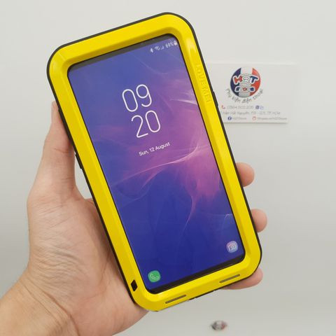 Với các loại ốp chống nước cho điện thoại ngày nay, được thiết kế rất hiện đại nên nó không chỉ giúp bảo vệ điện thoại tránh bị nước tràn vào gây hư hỏng, mà nó còn có thể chống va đập rất tốt. Ngoài khả năng chống nước mưa, những loại ốp lưng kiểu này có thể giúp điện thoại "nghịch nước" trong 1 giờ ở độ sâu 1,5 mét.