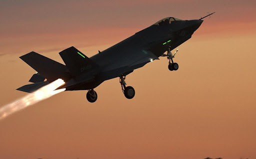 Trong tập trận, F-35A từng thể hiện sự thắng áp đảo các dòng tiêm kích thế hệ thứ 4 hàng đầu thế giới như F-15E, Rafale và Typhone ở tỷ số không tưởng lên tới 18/1.