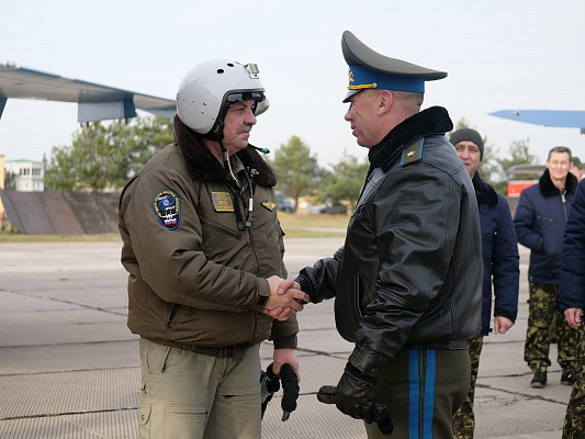 Theo Tổng thống Lukashenko, Belarus đã mua các chiến đấu cơ đa năng Su-30SM bằng tiền của riêng mình chứ không phải họ đề nghị được Nga viện trợ không hoàn lại.
