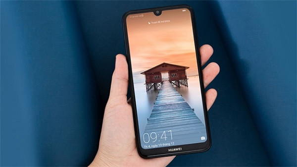 5. Huawei Y7 Pro 2019. Huawei Y7 Pro 2019 được trang bị camera selfie 16MP với nhiều chế độ, camera sau được đặt dọc ở sau trong đó camera 13MP với khẩu độ f/1.8 và camera phụ là 2MP giúp tăng cường khả năng chụp ảnh với độ nét cao, tạo nên những bức ảnh xóa phông và thiếu sáng cực kì đẹp. Với công nghệ AI Camera, Y7 Pro 2019 nhận dạng chính xác 22 chủ thể khác nhau. Chẳng hạn khi chụp thiên nhiên, thiết bị tự động thiết lập thông số để bức ảnh có nền trời trong xanh, khi chụp hoa thì màu sắc rực rỡ.