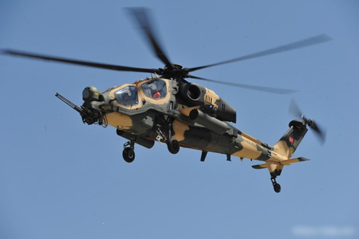 Trực thăng T129 ATAK không được trang bị hệ thống radar sóng mm như trên AH-64D hay Mi-28NM mà chỉ có tổ hợp ngắm quang điện dùng để trinh sát, dẫn đường tên lửa đặt ngay trước mũi, trên ụ pháo 20mm.