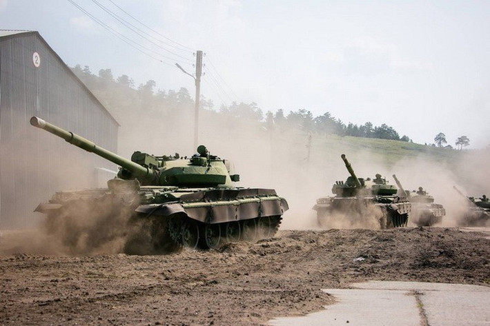 Dòng xe tăng hiện được Nga mạnh tay viện trợ cho Syria chính là T-62M. Ước tính cho đến nay Damascus đã nhận được trên 200 xe tăng T-62M từ Moscow.