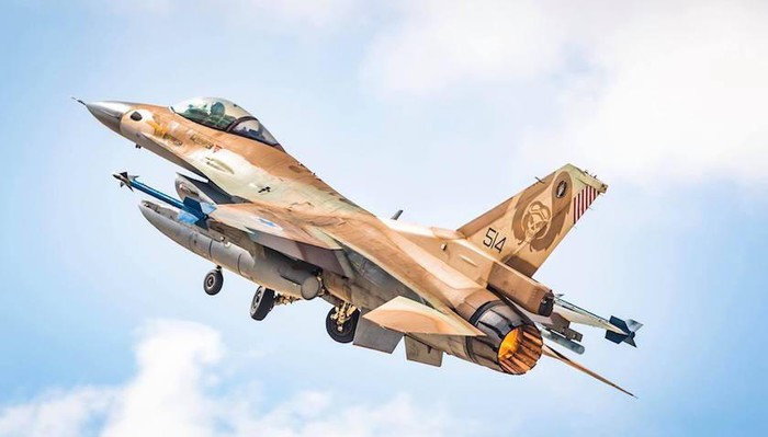 Tel Aviv đã nhận được sự cho phép một cách thận trọng để sử dụng không phận Jordan và một phần của Iraq, nơi các chuyến bay nhằm vào phía Đông và Nam của Syria, khu vực lực lượng phòng không vẫn còn yếu.