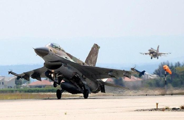 Thứ hai, Israel với tư cách là một đồng minh của Mỹ trong khu vực đang rất nỗ lực vì "bá chủ". Bản thân Mỹ - nơi đang diễn ra cuộc đấu tranh chính trị nội bộ quyết liệt để giành quyền lực, giờ đây không phải lúc để thua thiệt.