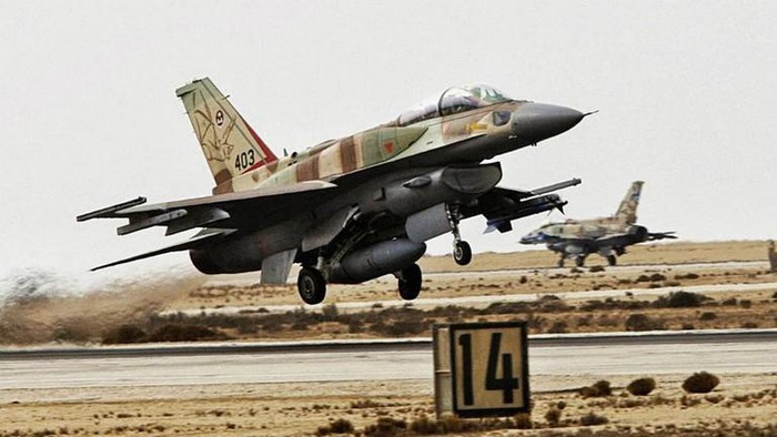 Theo đó, rủi ro về hình ảnh đã tăng lên khiến "phi công Israel bất khả chiến bại" trên máy bay Mỹ có thể bị bắn hạ ngay cả bởi "các xạ thủ phòng không tay ngang của Syria".