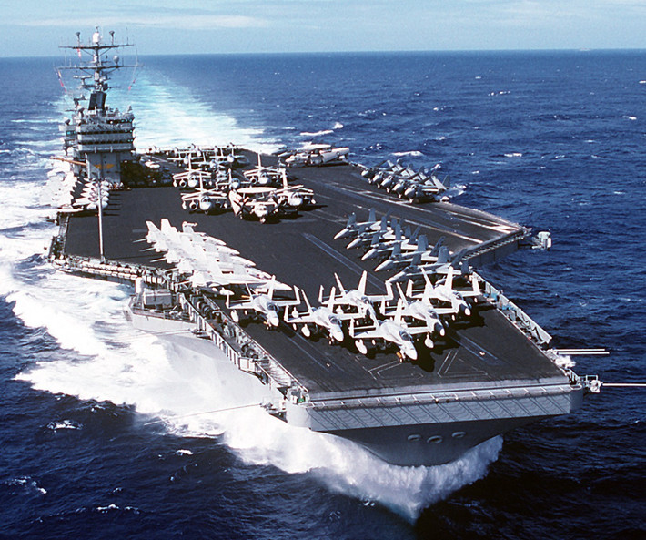 USS Abraham Lincoln là siêu tàu sân bay thứ 5 thuộc lớp Nimitz của Mỹ, được biên chế năm 1989. Tàu dài 333m, rộng 76 m, có khả năng mang tối đa 90 máy bay và trực thăng, trang bị hai lò phản ứng hạt nhân cho phép di chuyển với tốc độ hơn 56 km/h.