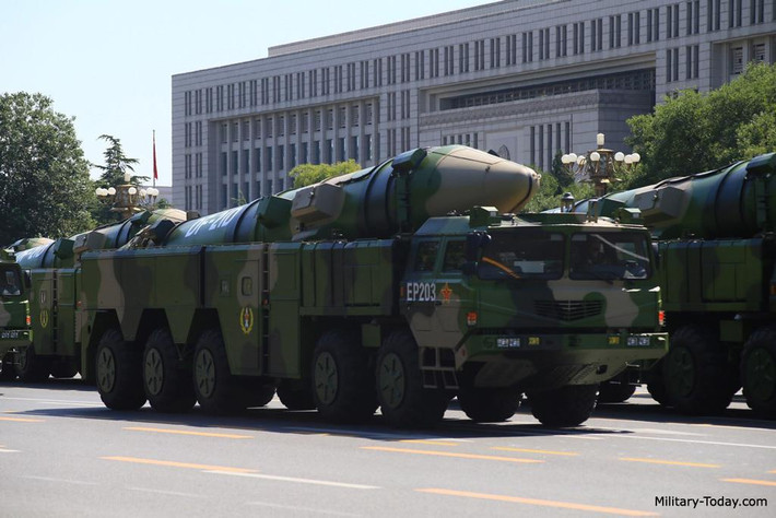 Việc đưa tên lửa DF-21D vào kho vũ khí của PLA, khiến Hải quân Mỹ phải cấp tốc tìm các biện pháp đối phó. Do tầm bắn của tên lửa này đạt tới 1.800 km, các hàng không mẫu hạm Mỹ không còn có cơ hội tiếp cận bờ biển Trung Quốc ở khoảng cách, đủ để các loại tiêm kích hạm tiếp cận lãnh thổ Trung Quốc