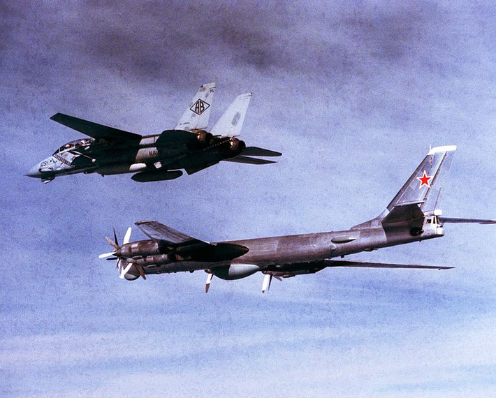 Một chiếc Tu-95 lắp 4 động cơ NK-12, mỗi động cơ có công suất đến 15.000 mã lực; nếu hoạt động hết công suất, nó có thể đạt đến giới hạn 18.000 mã lực. Với lực đẩy của 4 động cơ NK-12, Tu-95 có thể đạt tới công suất cực mạnh đến 72.000 mã lực.