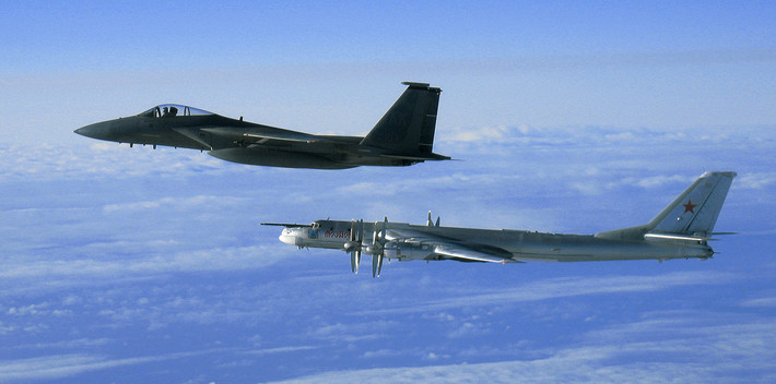 Hơn 300 chiếc Tu-95 đầu tiên đã được sản xuất và có thể đánh giá đây là một phiên bản máy bay đa năng; ngoài phiên bản ném bom, Tu-95 còn có phiên bản trinh sát điện tử, trinh sát ảnh, tuần tra hàng hải và chống tàu ngầm; ngoài ra Tu-95 cũng có thể cải tạo thành các loại máy bay chỉ huy, cảnh báo sớm trên không.