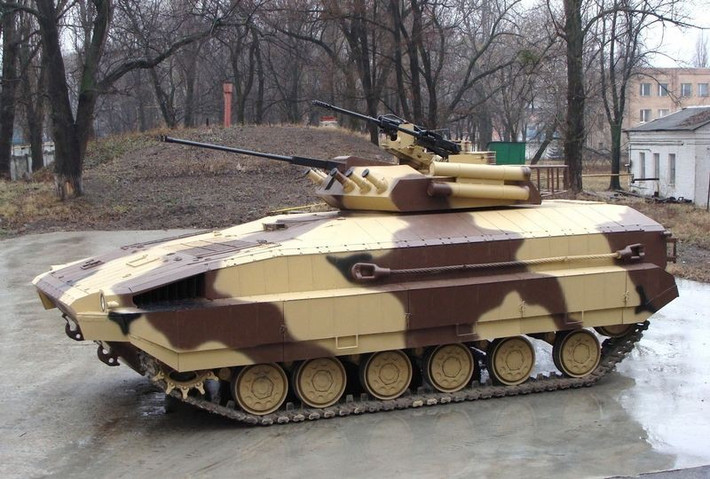 Nhưng không dừng lại ở đó, cũng lại là người Ukraine đưa ra ý tưởng táo bạo hơn, đó là sửa đổi xe tăng T-80 thành một loại IFV vững chắc và hiện đại hơn.