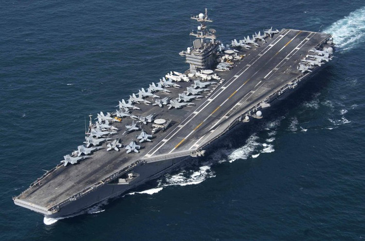 Việc hai siêu tàu sân bay cùng triển khai áp sát lãnh hải Iran gây nên những lo ngại lớn bởi số vũ khí khủng khiếp chúng mang theo.