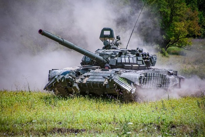 “Theo Bộ Quốc phòng Belarus, trên đất Litva, chỉ cách biên giới của liên minh 15 km đã có 500 binh sĩ, 29 xe tăng và 43 xe chiến đấu bộ binh”, hãng tin Nga RIA Novosti cho biết.