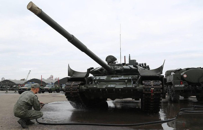 Hiện tại trong biên chế quân đội Belarus đã có số lượng khá lớn xe tăng chiến đấu chủ lực T-72B3 do Nga cung cấp, chưa kể đến những chiếc do họ tự hiện đại hóa theo tiêu chuẩn trên.