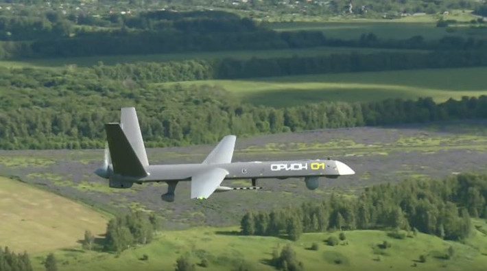 Nhưng trong khi đây chỉ là những bước đầu tiên thì những video tường thuật cảnh UAV chiến đấu của Thổ Nhĩ Kỳ và Israel phá hủy các thiết bị quân sự nổi tiếng do Nga sản xuất, bao gồm hệ thống tên lửa phòng không Pantsir-S1 ở Libya và S-300 ở Armenia đã tràn lan.