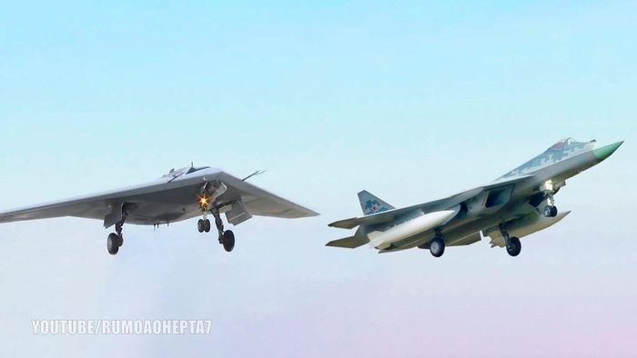 UAV S-70 Okhotnik do phòng thiết kế Sukhoi phát triển, được kỳ vọng sẽ trở thành máy bay không người lái tấn công hạng nặng tàng hình đầu tiên của Lực lượng Hàng không - Vũ trụ Nga.