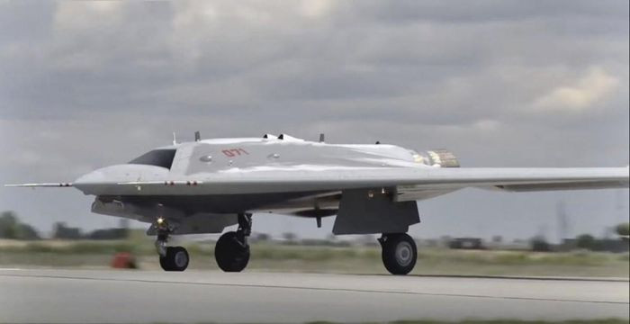 "Nếu động cơ mới nhất cho UAV chưa sẵn sàng thì không thể làm cho một chiếc máy bay không người lái dạng cánh bay có thể di chuyển với tốc độ tương đương", bình luận nêu rõ.