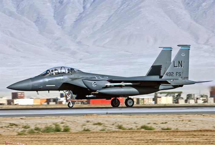Tải trọng của F-15E rất đáng gờm khi lên tới 11 tấn trong khi các chiến đấu cơ khác, kể cả Su-35 Nga chỉ có khả năng mang theo 8 tấn.