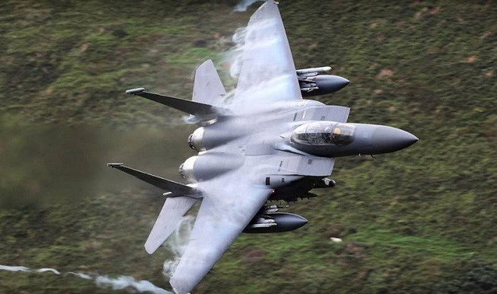 Bên cạnh đó, F-15E được trang bị cả trạm gây nhiễu điện tử với chất lượng hơn hẳn so với các thiết bị đời trước.