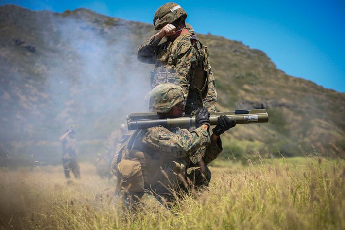 M72 LAW là vũ khí chống tăng hạng nhẹ cùng thời với RPG-7 của Nga.