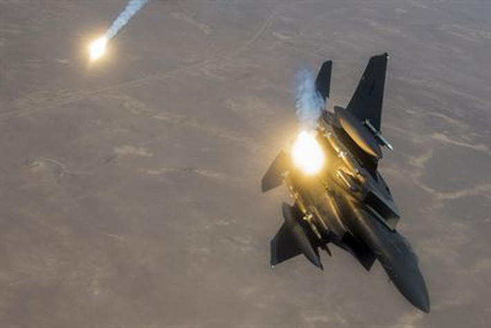 Thông tin về tiêm kích F-15 của Mỹ bay trên bầu trời Qamishli xuất hiện trong bối cảnh sáng sớm 12-2 đã xảy ra xung đột giữa người dân địa phương và lính Mỹ ở làng Khirbet Ammo, gần thị trấn biên giới Qamishli, khiến 1 trẻ em thiệt mạng và 1 dân thường bị thương.