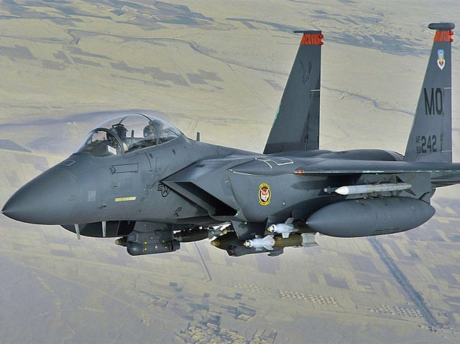 Hiện các máy bay F-15E đang có mặt trong những căn cứ quân sự của Mỹ tại nước ngoài xung quanh Syria. Khi cần thiết, chúng có thể thực hiện nhiệm vụ tấn công nhắm thẳng vào Syria.