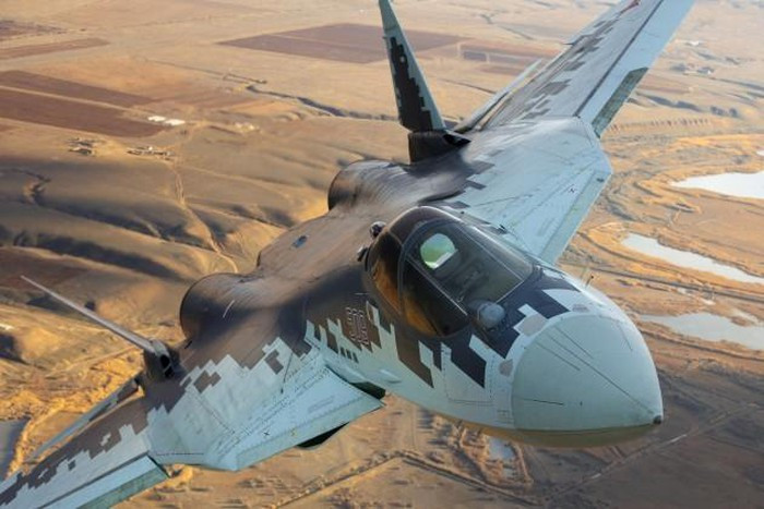 “Hiện tại chúng tôi vẫn đang nói về phương án điều khiển từ xa chiếc Su-57 này thông qua máy bay chiến đấu khác, điều này sẽ không thể giúp đánh giá khách quan tình hình".