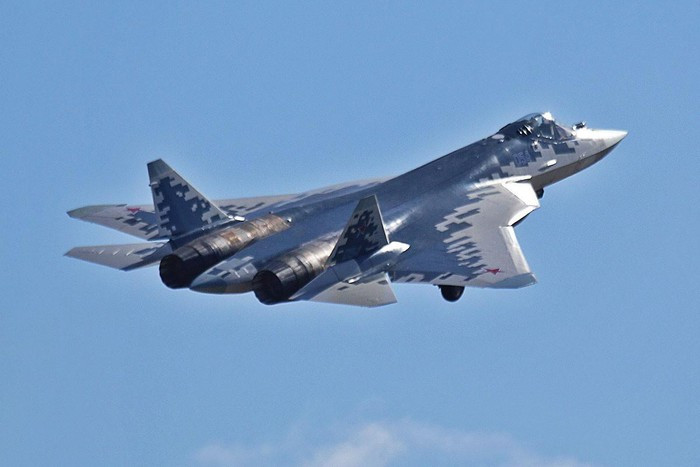 Mặc dù sẽ rất khó để thực hiện điều này trong không chiến, nhưng nếu Su-57 của Nga bắt đầu hoạt động trên lãnh thổ đối phương, chiếc máy bay chiến đấu trên có thể bị vô hiệu hóa dễ dàng và rút khỏi trận chiến bằng biện pháp gây nhiễu thông thường.