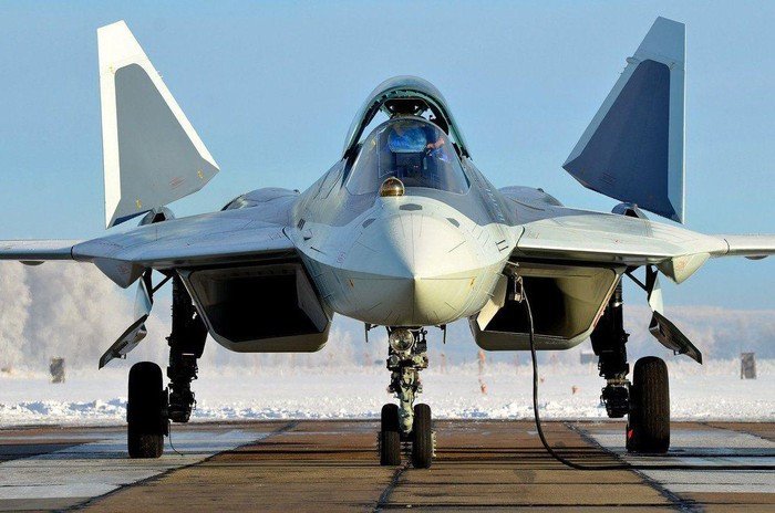Điều cần thiết nhất đối với Nga hiện nay có lẽ vẫn là phải làm sao để Su-57 đúng chuẩn của tiêm kích thế hệ 5, chứ không phải đốt cháy giai đoạn tìm cách “nhảy cóc” đưa nó lên thành chiến đấu cơ thế hệ thứ 6.