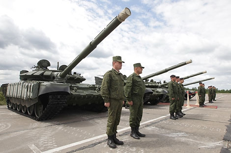 Quyết định nâng cấp xe tăng T-72 lên phiên bản T-72MBT để trở thành tăng chủ lực được Bộ Quốc phòng Nga đưa ra sau khi nghiên cứu kỹ về tiến độ của chương trình phát triển tăng mới Armata và chi phí cho việc sản xuất mới những cỗ tăng T-90. Để trở thành tăng chủ lực của Nga, T-72MBT được nâng cấp với nhiều thay đổi quan trọng.