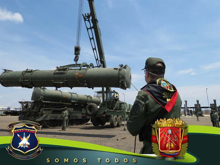 Buổi diễn tập được Venezuela tổ chức tại căn cứ Manuel Rios - nơi hướng ra biển. Tham gia cuộc diễn tập bất ngờ này có sự góp mặt của những hệ thống phòng không S-300VM, hệ thống Pechora-2M, tổ hợp Buk-M2E, tiêm kích Su-30MK2 và những hệ thống tên lửa bờ đối hải mạnh nhất của Venezuela hiện nay.