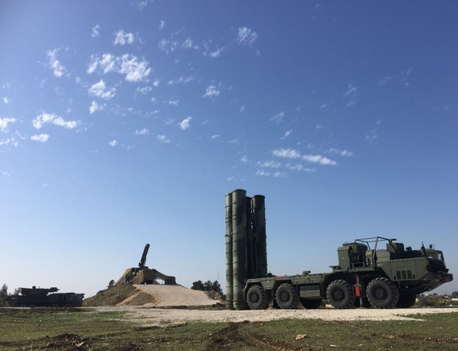 "Một máy bay trinh sát không người lái của Israel đã bị bắn hạ, và tên lửa phòng không Nga suýt phá hủy một máy bay chiến đấu F-16 khác của Israel, buộc nó quay trở lại căn cứ với thiệt hại đáng kể”.
