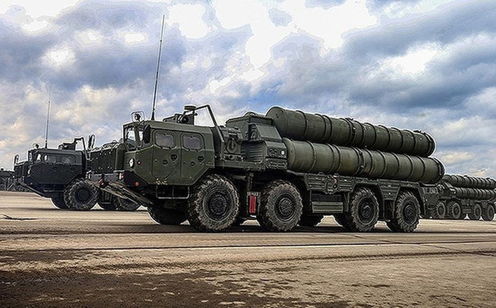 "Điều đáng chú ý là sau cuộc họp ngắn này, Tổng thống Nga Putin đã ra lệnh vinh danh chỉ huy lực lượng phòng không Nga ở Syria”.