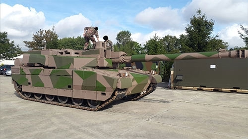 Xác nhận của Bộ trưởng Denis Manturov cho thấy, tăng Armata trang bị pháo chính có kích trước khiêm tốm hơn cả tăng Leclerc khi truyền thông Pháp công bố hình ảnh những chiến tăng AMX-56 Leclerc được trang bị loại pháo có cỡ nòng lên tới 140mm - lớn nhất thế giới đến thời điểm hiện tại.