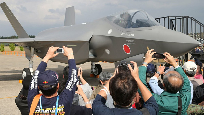 F-35 là tiêm kích tàng hình thế hệ thứ 5 của Mỹ, cùng với F-22 chúng là những chiếc máy bay thế hệ thứ 5 duy nhất đã bước vào hoạt động.