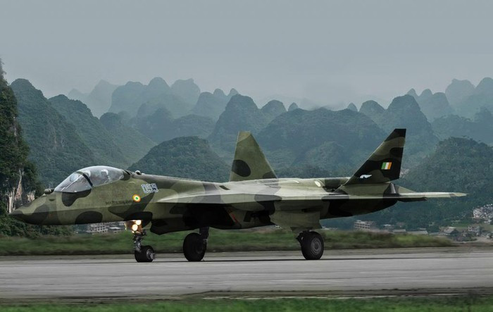 Một trong những lý do khiến dự án bị nhận xét chưa đạt yêu cầu và khiến Ấn Độ quyết định hủy bỏ chính là chỉ số RCS tăng vọt so với Su-57 Felon bản tiêu chuẩn, do nhận yêu cầu phải mở rộng buồng lái.
