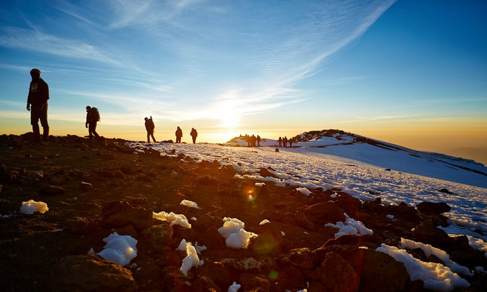 Kilimanjaro với 3 chóp núi lửa hình nón, Kibo, Mawensi và Shira, là một núi lửa dạng tầng không hoạt động ở đông bắc Tanzania. Ảnh: Getty Images.