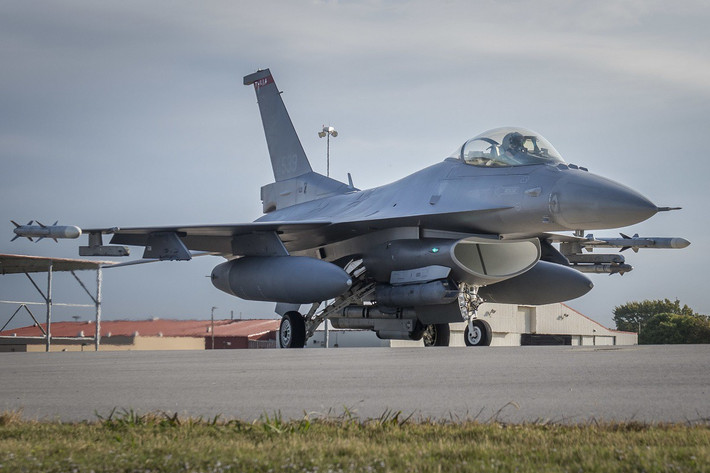 Trong số những sản phẩm tiềm năng thì rõ ràng tiêm kích F-16 được xem như một ứng viên vô cùng sáng giá, đặc biệt khi nó đã chứng minh mức độ hiệu quả thông qua vô số cuộc chiến.