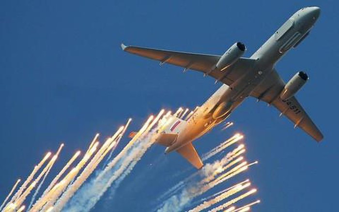Cho đến nay, Quân đội Nga mới chỉ được trang bị hai chiếc Tu-214R, đây là một trong số ít máy bay trinh sát chiến lược mới nhất của quân đội Nga. Sau khi chiếc Tu-214R đầu tiên được đưa vào hoạt động năm 2016, nó đã bắt đầu được thử nghiệm ở chiến trường Syria.