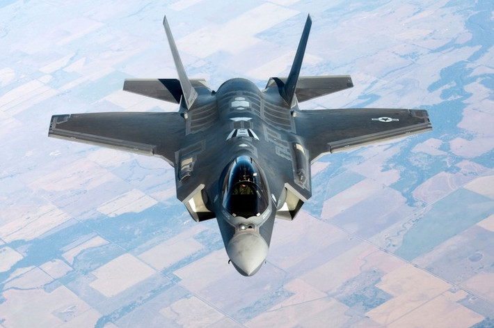 Dù gặp khó khăn trong việc phát triển, nhưng với những gì đã chứng minh qua thực chiến, F-35 chứng tỏ là một trong những chiến đấu cơ tốt nhất thế giới. Hiện loại máy bay này được phát triển với ba phiên bản bao gồm phiên bản thông thường F-35A, phiên bản cất cánh đường băng ngắn và hạ cánh thẳng đứng F-35B và phiên bản dành cho tàu sân bay F-35C.