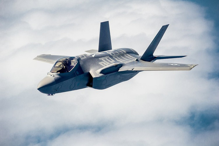Cô cho biết cơ hội cho những phụ nữ xuất sắc để lái tiêm kích F-35 chắc chắn là có.