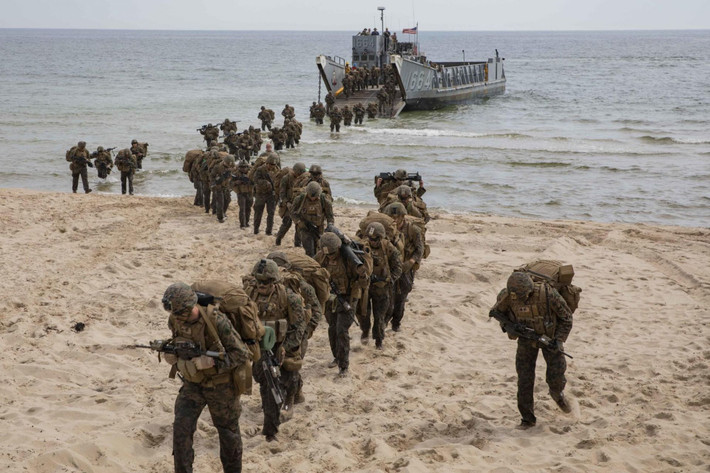 Tiểu đoàn 3, đơn vị Thủy quân Lục chiến số 1: đóng quân tại căn cứ Camp Pendleton, California có quân số khoảng 1.220 binh sĩ và thủy thủ. Được còn biết tới với biệt danh là "Tiếng sấm thứ 3" lần đầu tiên tham chiến trong Chiến tranh Thế giới thứ 2, với phương châm hoạt động là "Balls Of The Corps".