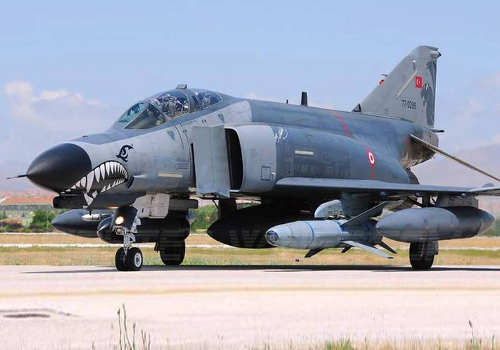 Tiêm kích F-4E 2020T được ttrang bị radar ELTA EL/M-2032 cho tầm trinh sát và bắt bám mục tiêu tốt hơn.