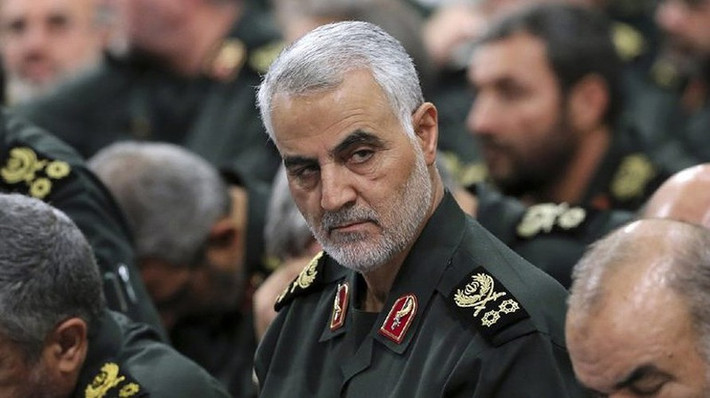 Tại căn biệt thự ở Baghdad, tướng Soleimani đề nghị các chỉ huy dân quân Iraq thành lập một nhóm mới gồm các lực lượng bán quân sự ít được biết đến để có thể tiến hành tấn công bằng rocket vào người Mỹ ở căn cứ quân sự Iraq.
