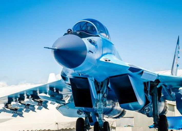 Cùng với đó là MiG-35 vẫn đang trong giai đoạn thử nghiệm và không thể được sản xuất hàng loạt ngay lập tức; radar Zhuk-AE là radar mảng pha điện tử chủ động đầu tiên được của Nga, độ tin cậy của radar này vẫn còn là dấu hỏi lớn.