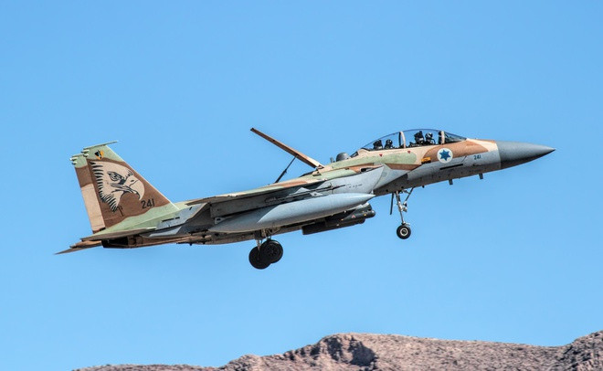 Đối thủ chính của không quân Iran và Syria là Không quân Israel; hiện nay không quân Israel là lực lượng mạnh nhất trong khu vực, khi được trang bị số lượng lớn máy bay chiến đấu thế hệ 4 và 5 như F-15, F-16 và F-35I.